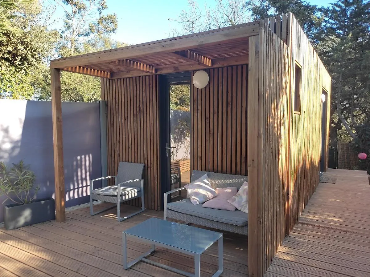 Joli Studio Climatise Avec Jacuzzi Prive Et Entree Independante Fréjus 0*,