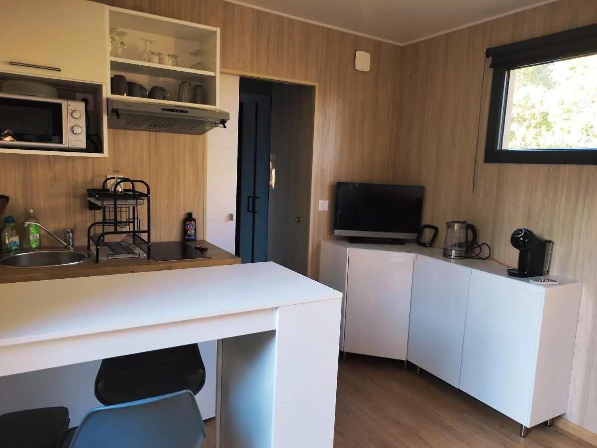 Joli Studio Climatise Avec Jacuzzi Prive Et Entree Independante Fréjus Apartament