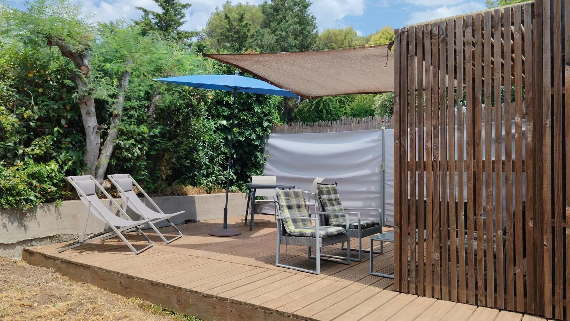 Joli Studio Climatise Avec Jacuzzi Prive Et Entree Independante Fréjus Apartament