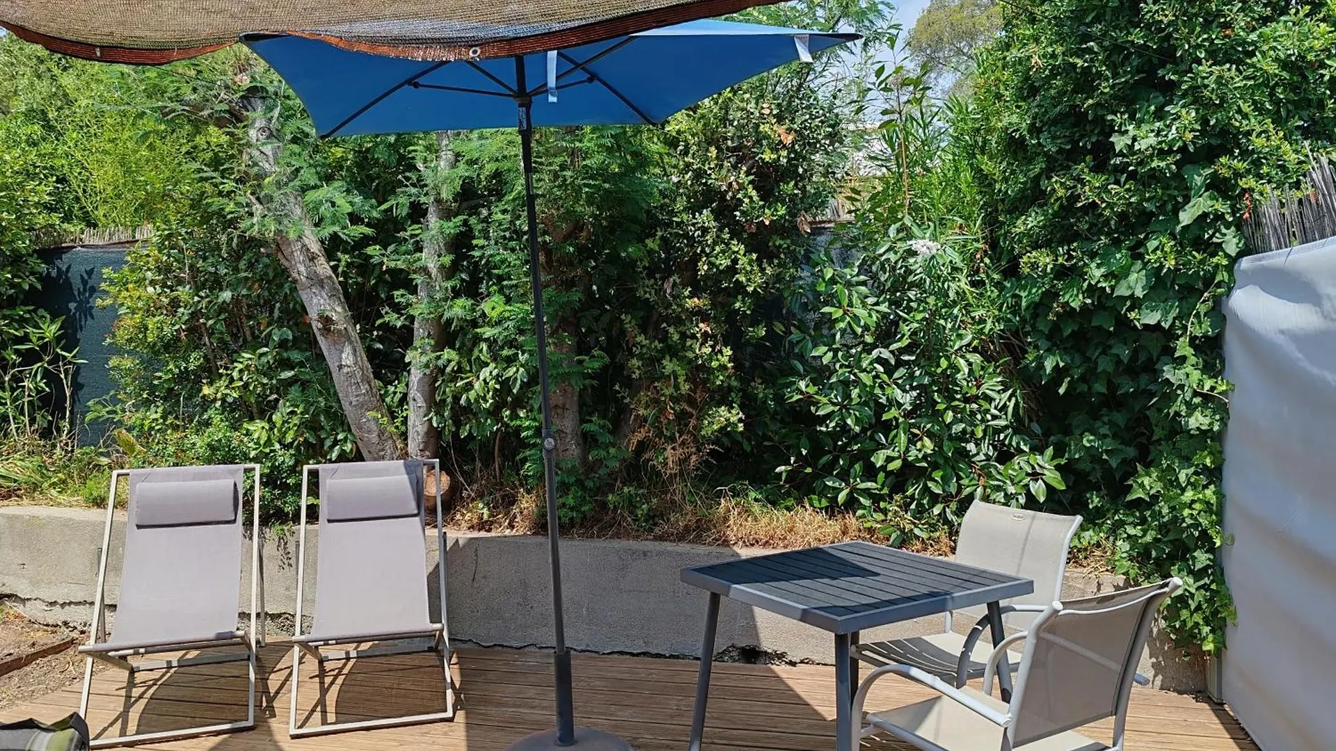 Appartement Joli Studio Indépendant En Bois Avec Jacuzzi Prive Fréjus France